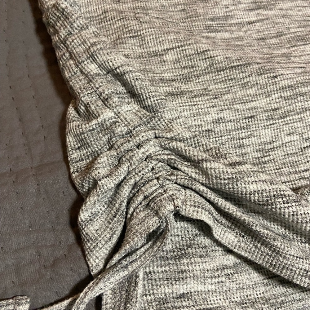 Gray long sleeved top - Picture 3 of 7